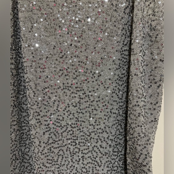 Express Women’s Gray Sequence Adjustable Strap Cami in a size L. - Picture 5 of 7